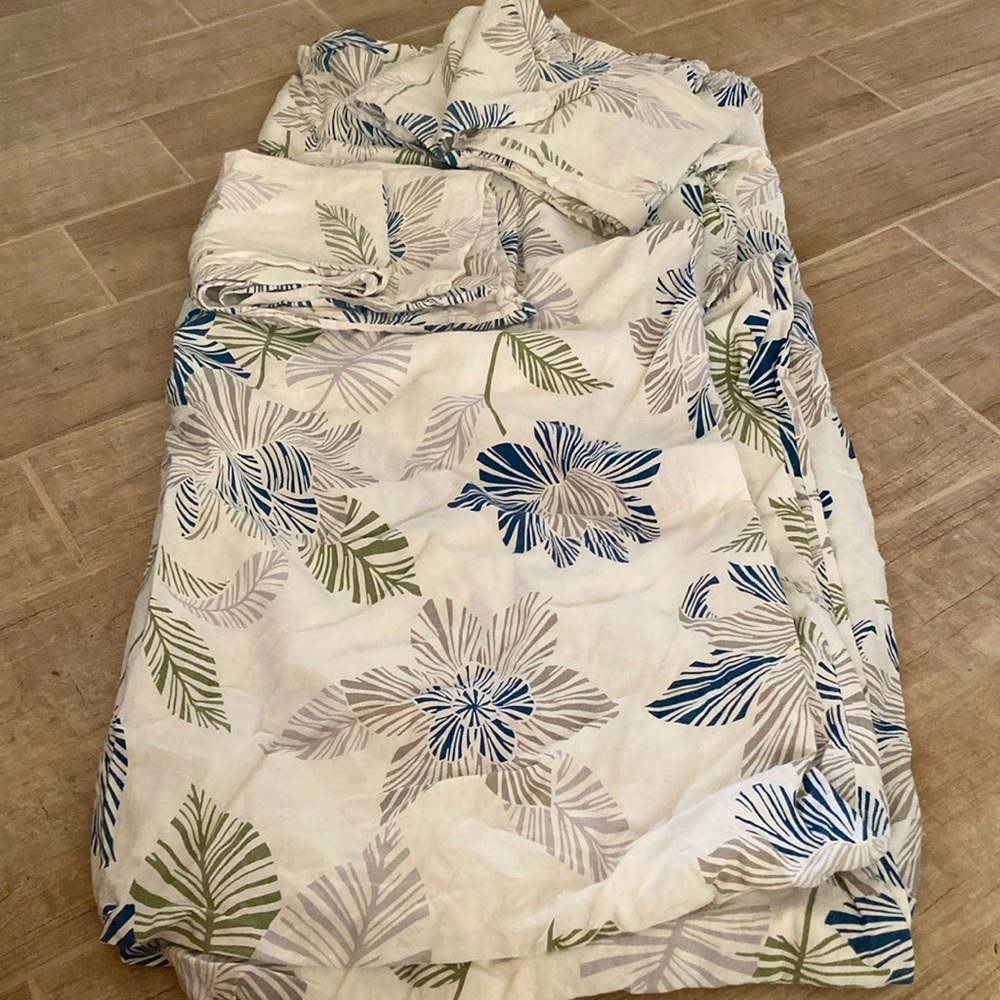 Queen size Duvet cover w/ 2 pillow cases